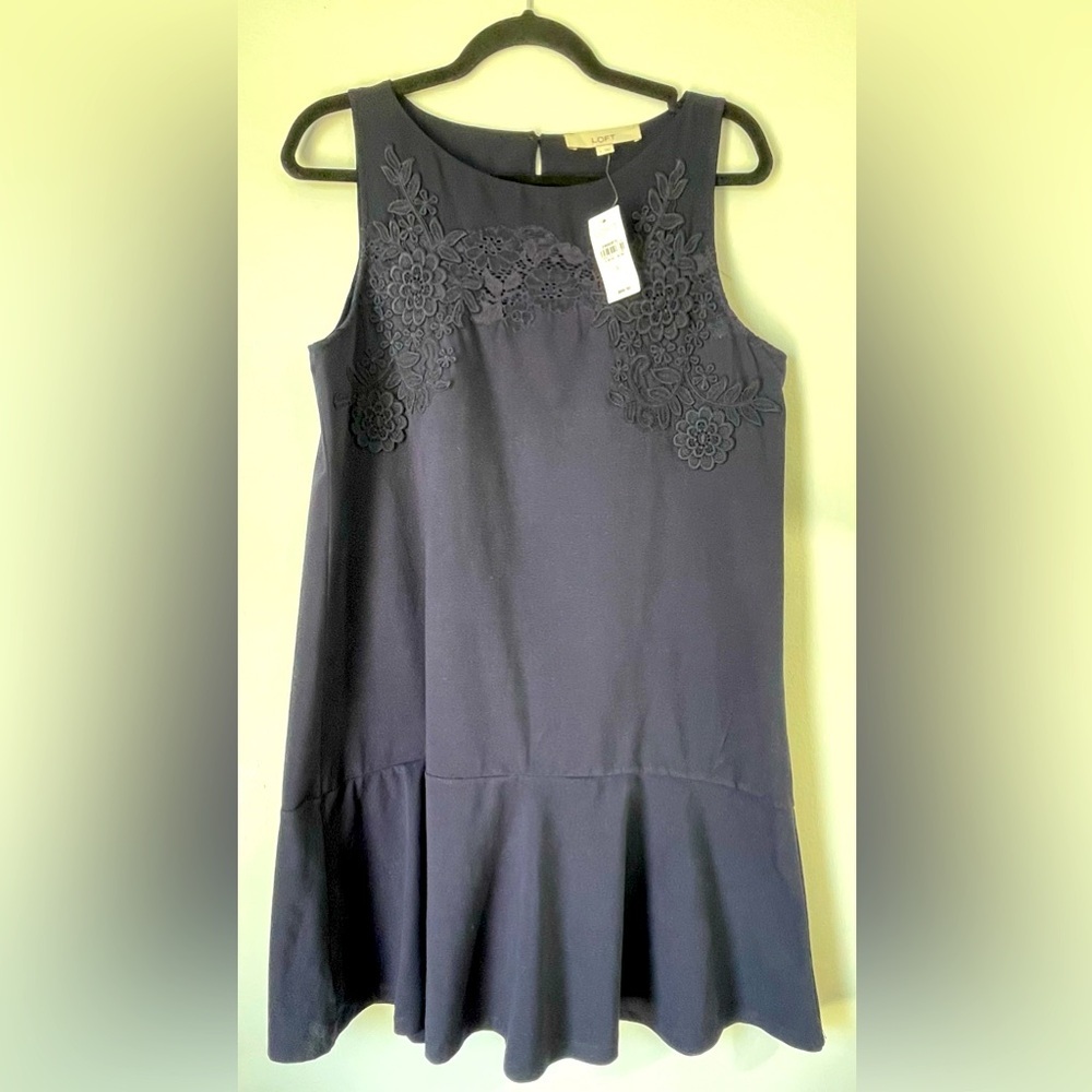 Loft Navy Blue Sleeveless Dress Size Large Pullover Floral Lace Buttoned Back